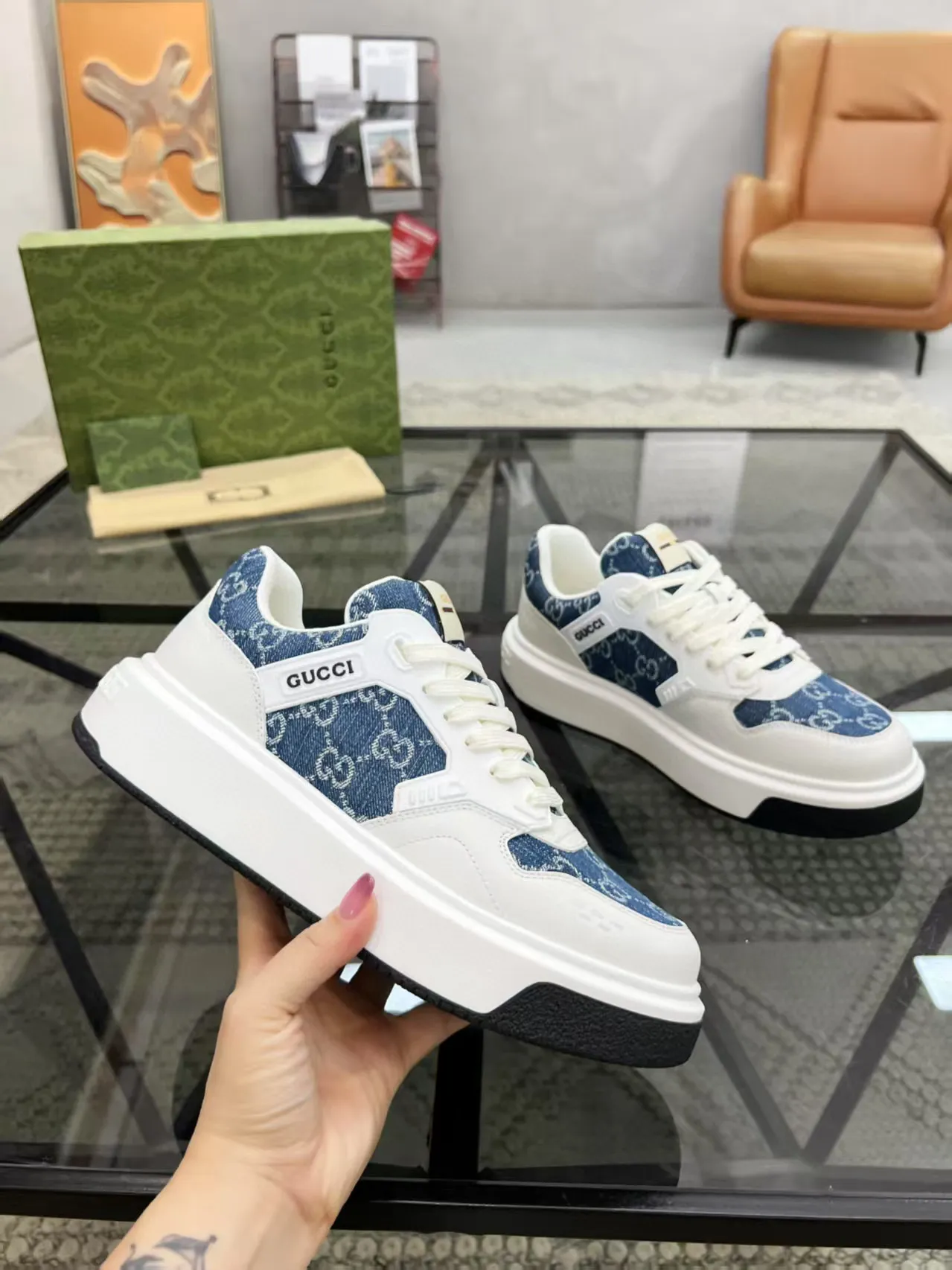 Factory price: 460💰Gucci new men's shoes GUCCI [Lightning] latest shoes are shipped. Original quality, fashionable, made of special materials, sheepskin lining, brand new packaging. The foot feels super comfortable and the workmanship is impeccable. Size: 38-44, customized 45